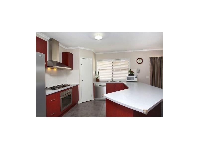 38 Cahill Drive, Brookfield VIC 3338