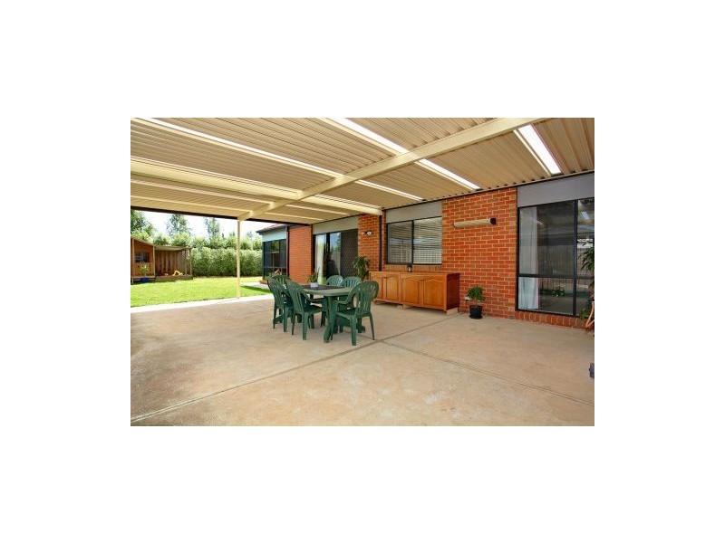 38 Cahill Drive, Brookfield VIC 3338