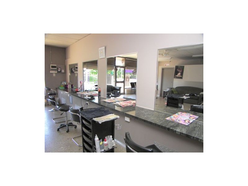 18 Morris Street, Melton South VIC 3338