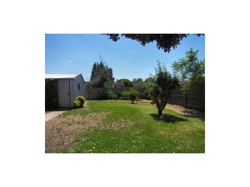 3 Landau Place, Melton West VIC 3337