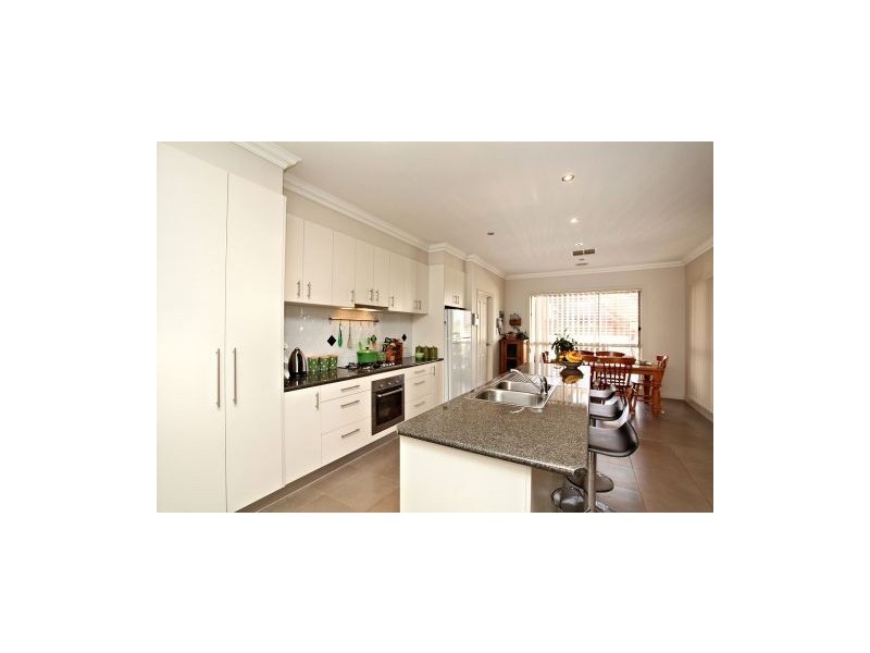 35 Featherhead Way, Melton VIC 3337