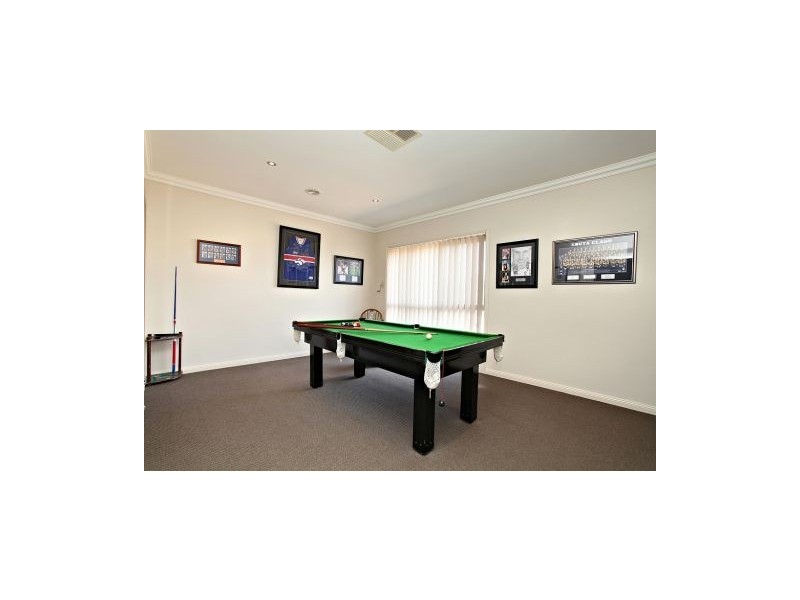 35 Featherhead Way, Melton VIC 3337