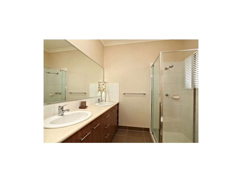 35 Featherhead Way, Melton VIC 3337