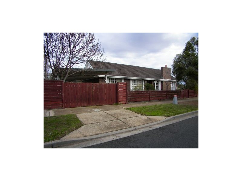 10 Christopher Crescent, Melton VIC 3337