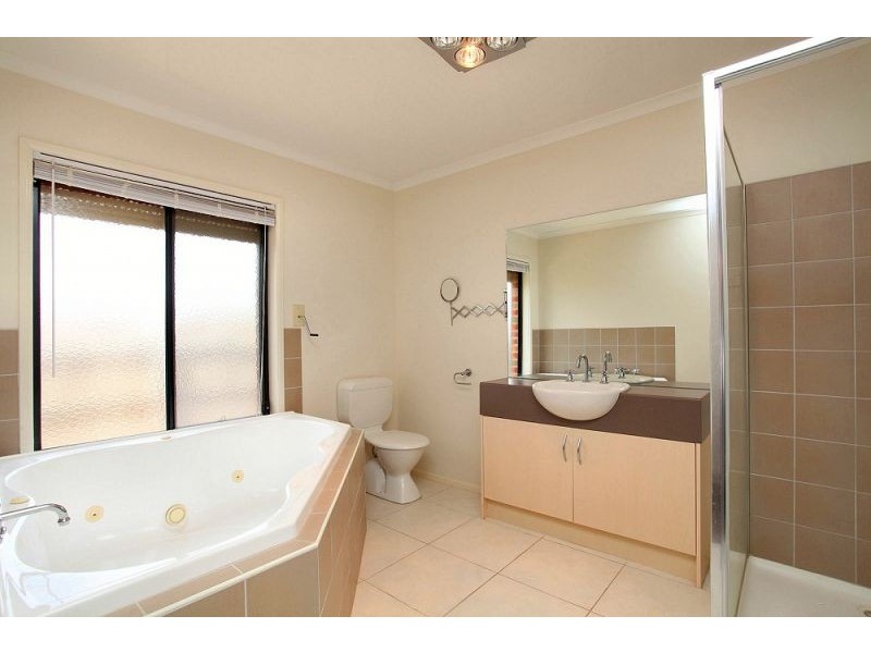1 Merrijig Court, Kurunjang VIC 3337