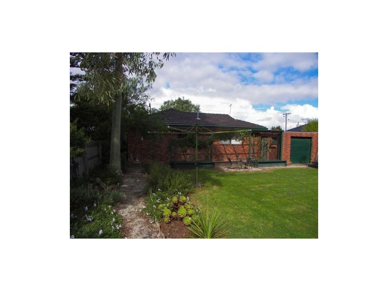 1 Cheshire Avenue, Melton South VIC 3338