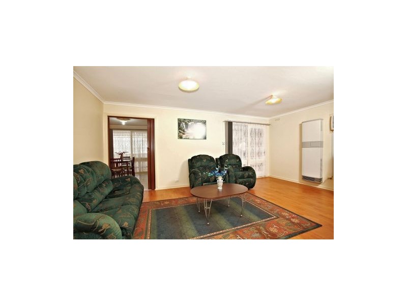 8 Cassia Road, Melton VIC 3337