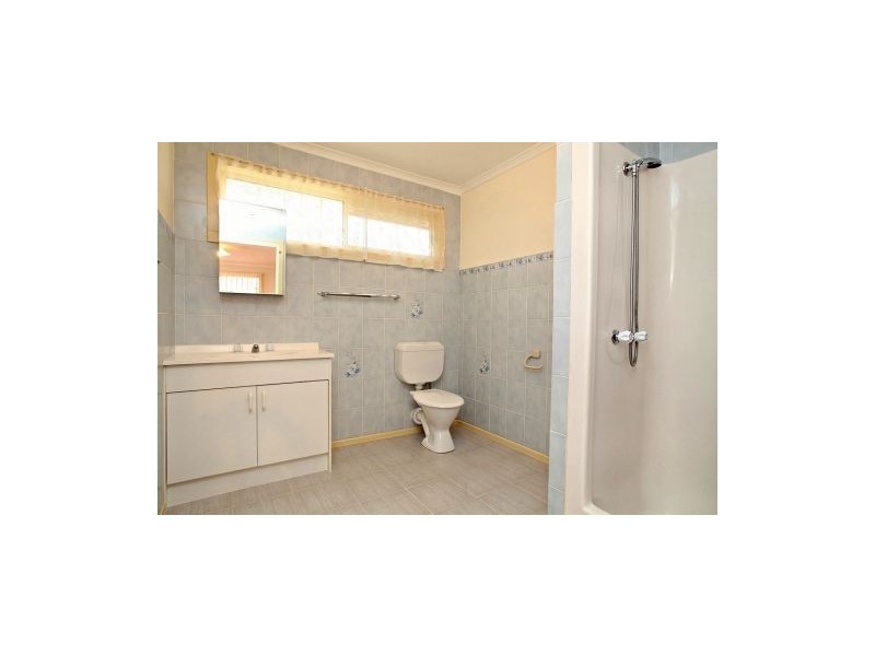 8 Cassia Road, Melton VIC 3337