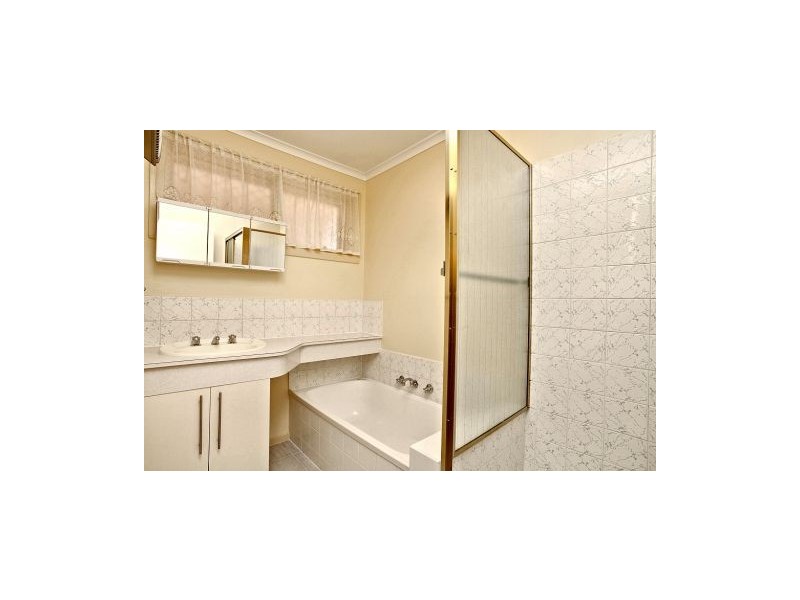 8 Cassia Road, Melton VIC 3337