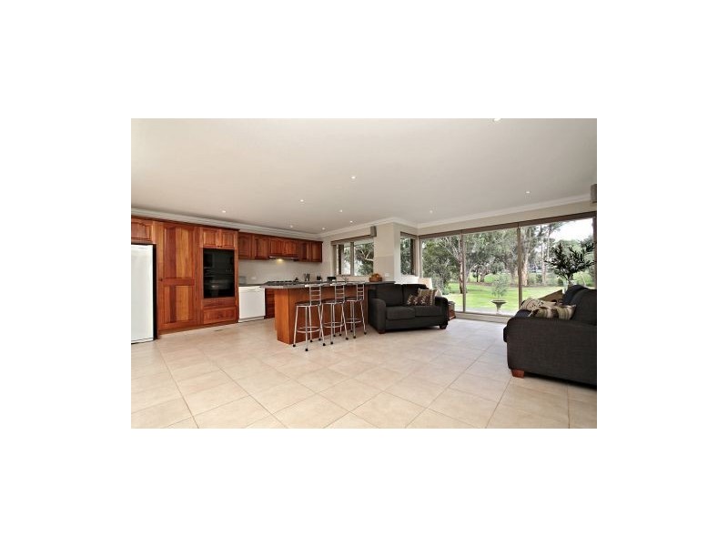 4 Pinkerton Street, Melton VIC 3337