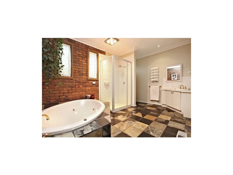 4 Pinkerton Street, Melton VIC 3337