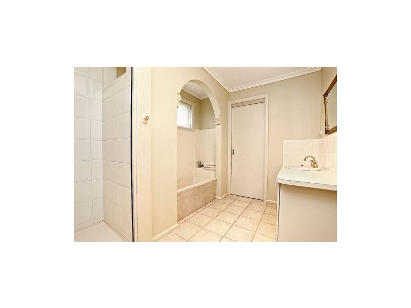 4 Pinkerton Street, Melton VIC 3337