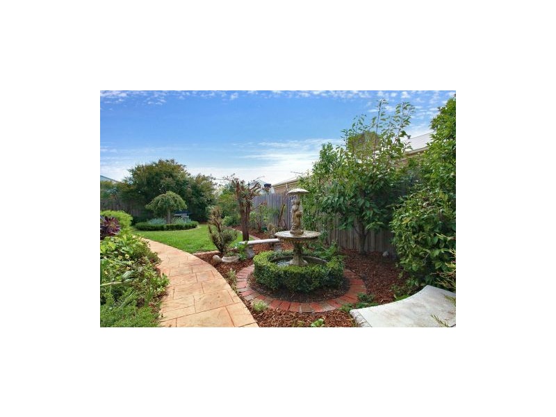 17 Glenbrook Gardens, Brookfield VIC 3338