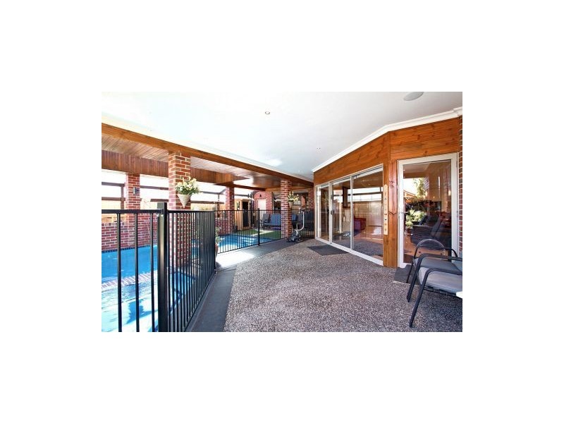 27 Brookfield Avenue, Brookfield VIC 3338