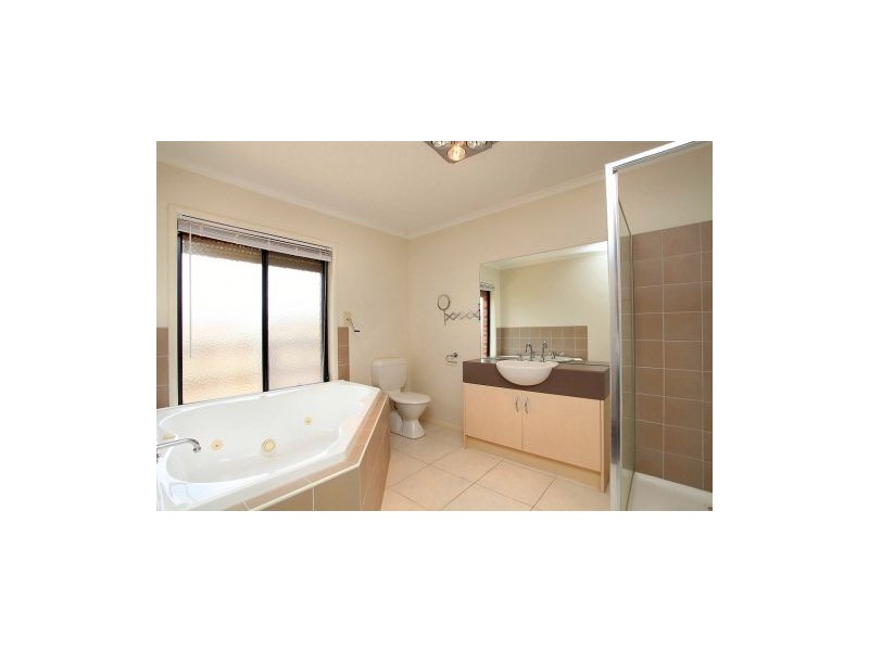 1 Merrijig Court, Kurunjang VIC 3337