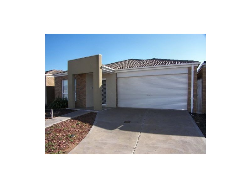 33 Colonus Street, Melton VIC 3337