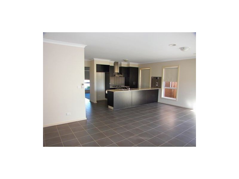 33 Colonus Street, Melton VIC 3337