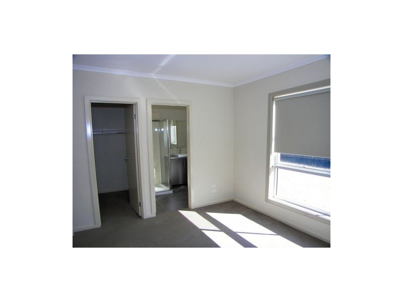 33 Colonus Street, Melton VIC 3337