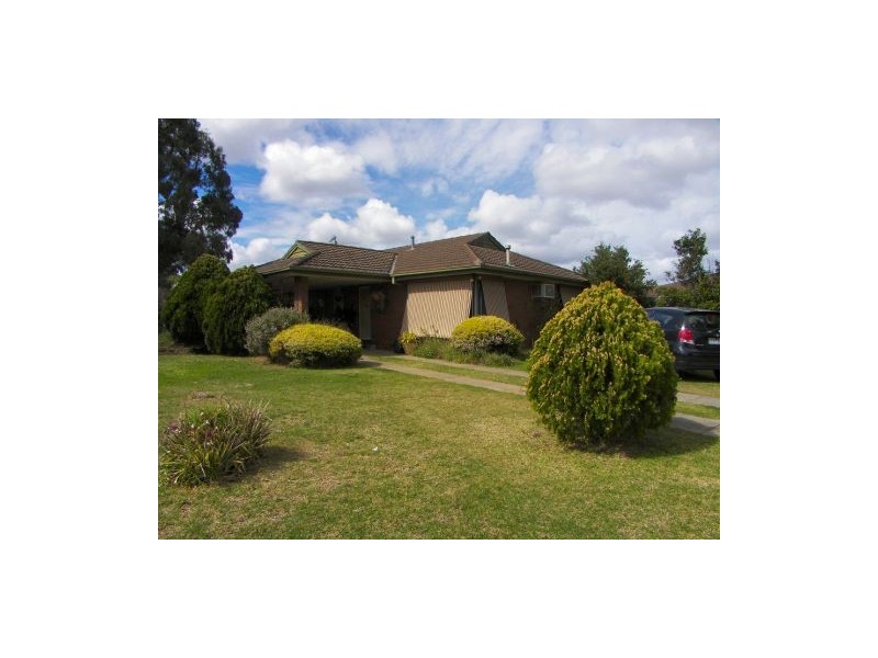 6 Banksia Place, Melton West VIC 3337