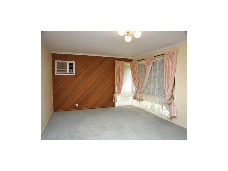 6 Banksia Place, Melton West VIC 3337