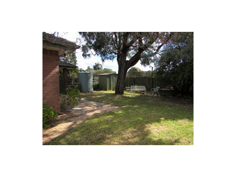 6 Banksia Place, Melton West VIC 3337