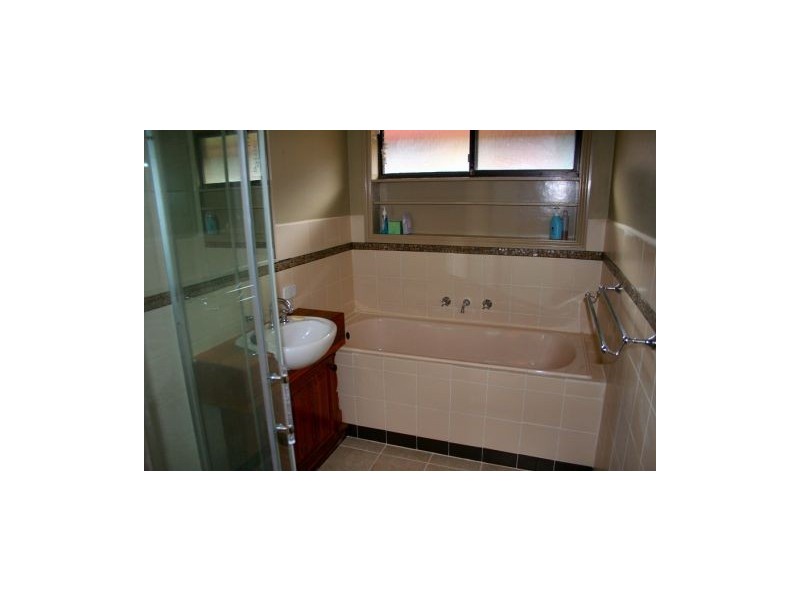 22 Mcdonald Street, Melton South VIC 3338