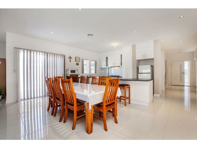 40 Arnolds Creek Boulevard, Melton West VIC 3337