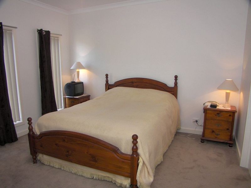 40 Arnolds Creek Boulevard, Melton West VIC 3337