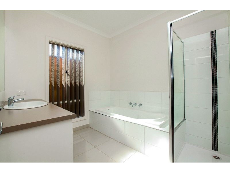 40 Arnolds Creek Boulevard, Melton West VIC 3337