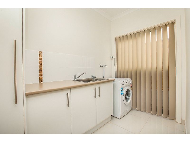 40 Arnolds Creek Boulevard, Melton West VIC 3337