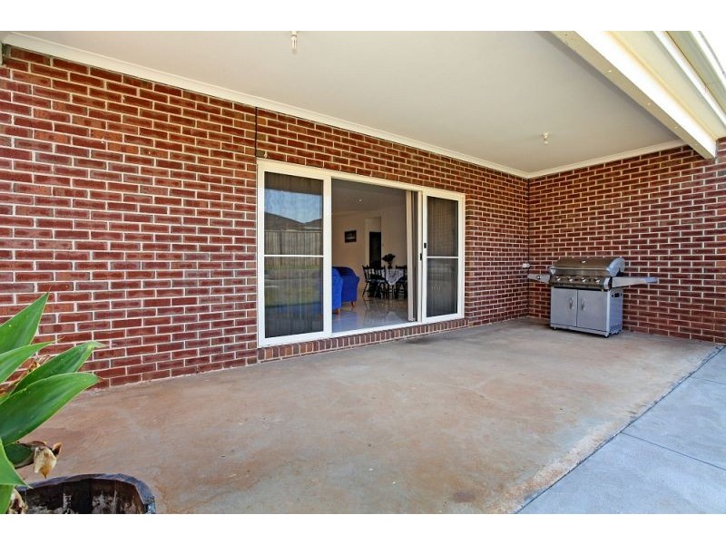 40 Arnolds Creek Boulevard, Melton West VIC 3337