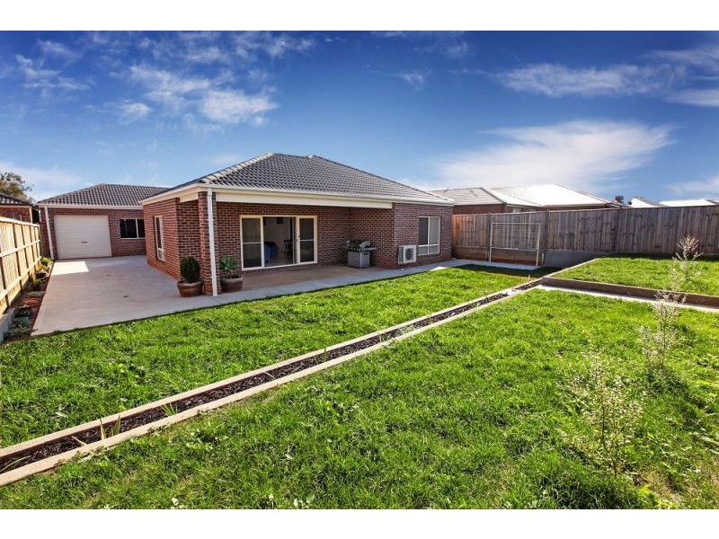 40 Arnolds Creek Boulevard, Melton West VIC 3337