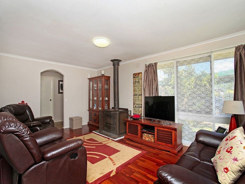 8 Windsor Place, Melton West VIC 3337