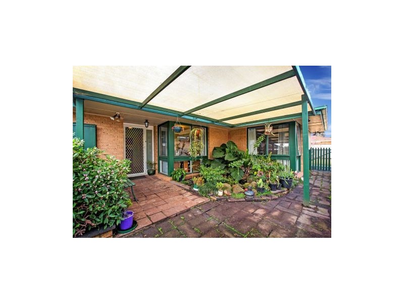 8 Windsor Place, Melton West VIC 3337