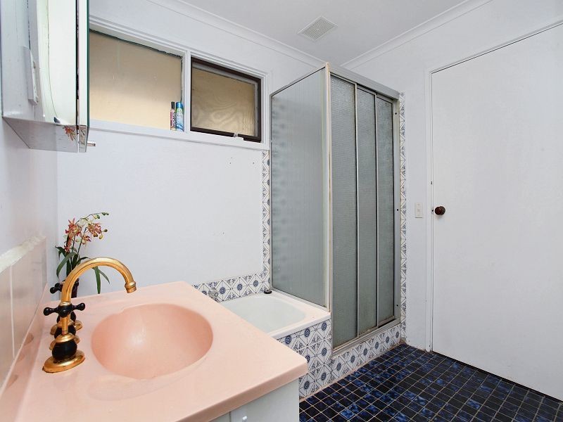 8 Windsor Place, Melton West VIC 3337