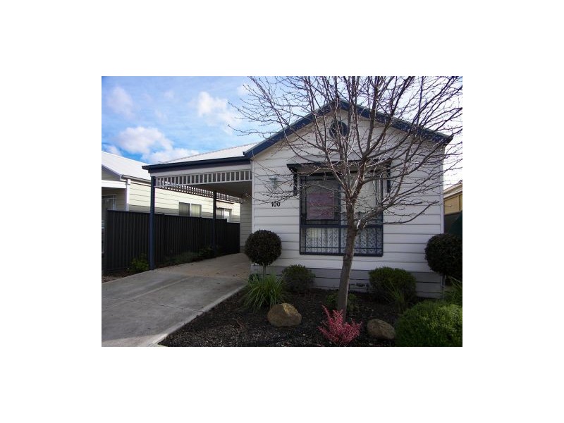 100 Barton Street, Brookfield VIC 3338