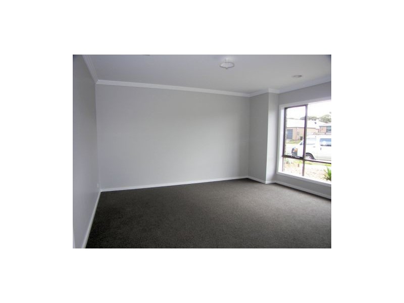4 Crepe Myrtle Close, Melton West VIC 3337