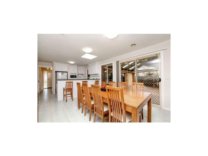 17 Rimbanda Court, Kurunjang VIC 3337