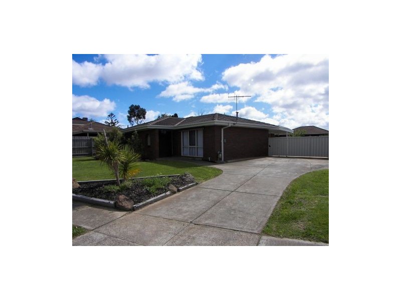 5 Empress Way, Melton West VIC 3337