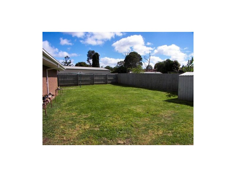 5 Empress Way, Melton West VIC 3337