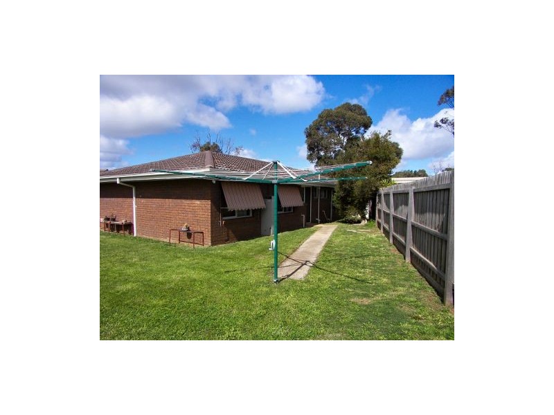 5 Empress Way, Melton West VIC 3337