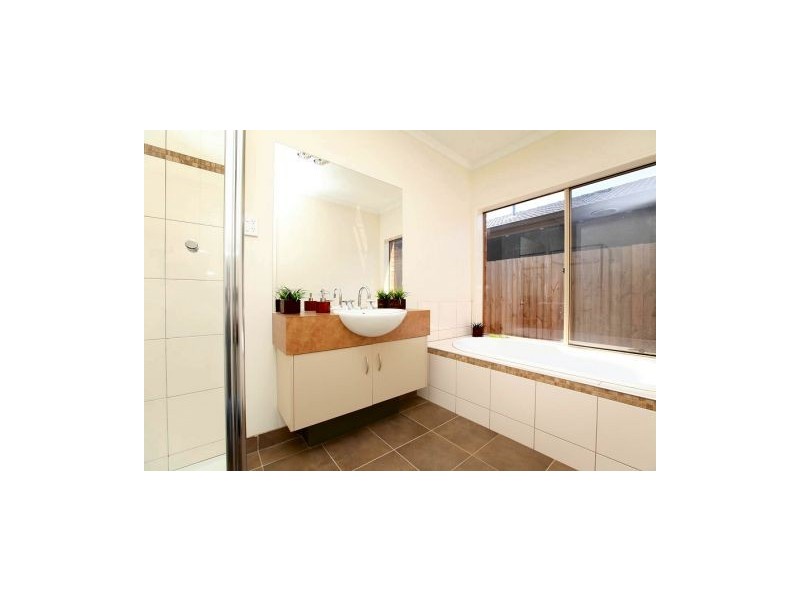 56 Blacknight Way, Kurunjang VIC 3337
