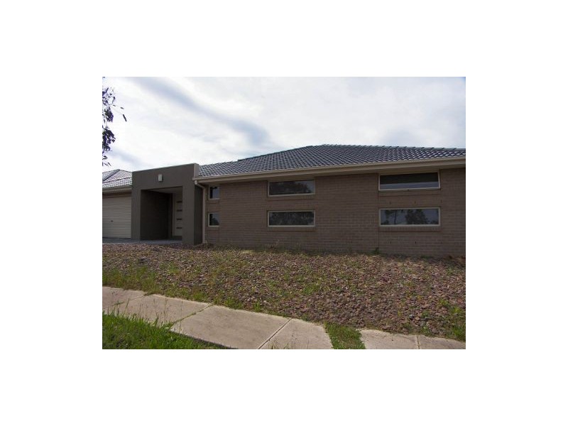 33 Glencoe Street, Kurunjang VIC 3337