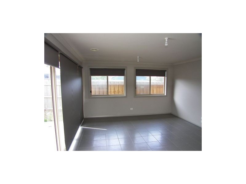 33 Glencoe Street, Kurunjang VIC 3337