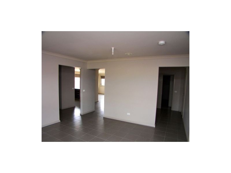 33 Glencoe Street, Kurunjang VIC 3337