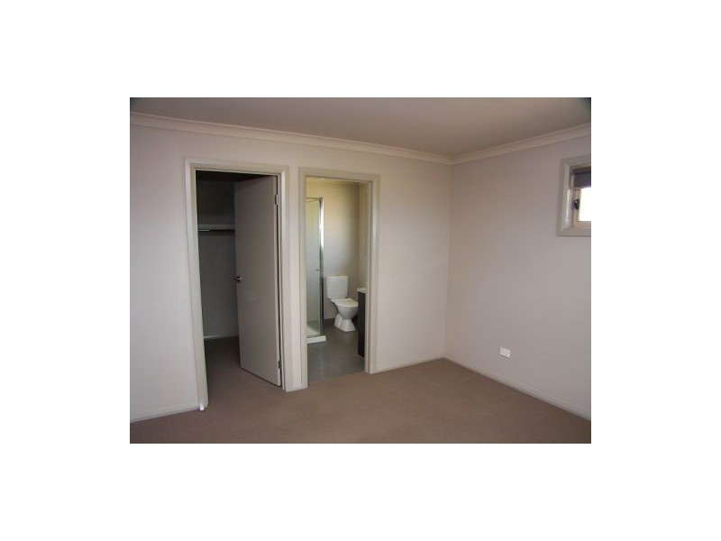 33 Glencoe Street, Kurunjang VIC 3337