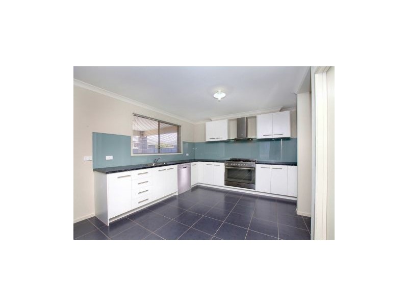 5 Wattlebark Place, Melton VIC 3337