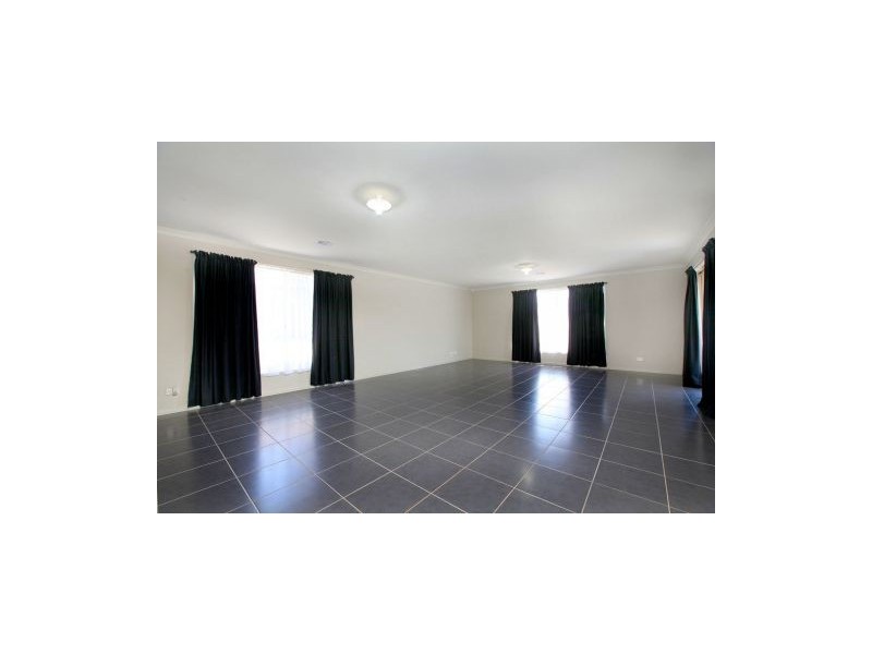 5 Wattlebark Place, Melton VIC 3337