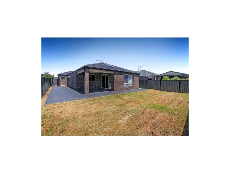 5 Wattlebark Place, Melton VIC 3337