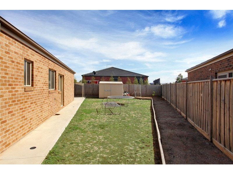 14 Parris Avenue, Melton West VIC 3337